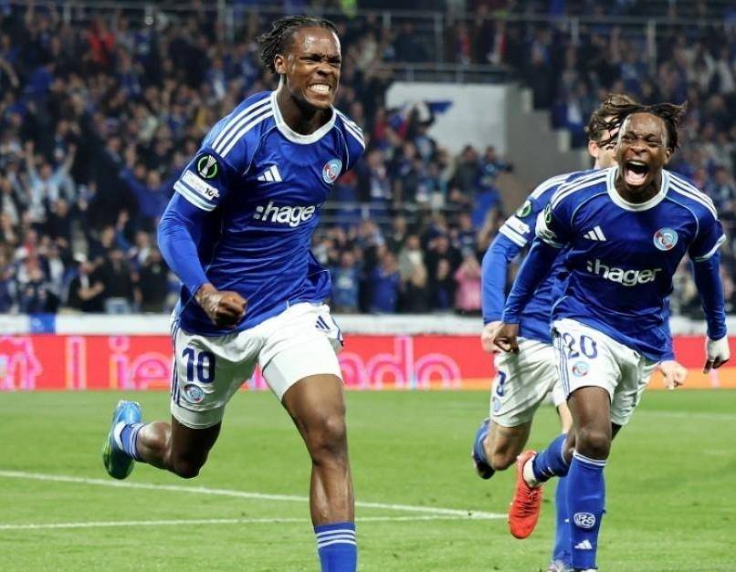 法甲踢疯了：2-1！5-4！巴黎遭遇绝杀，白堡连追四球，里昂主场溃败
